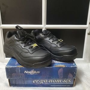 Nautilus Shoes: N5037